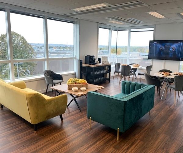 Espace détente aménagé dans des bureaux tertiaires NEC