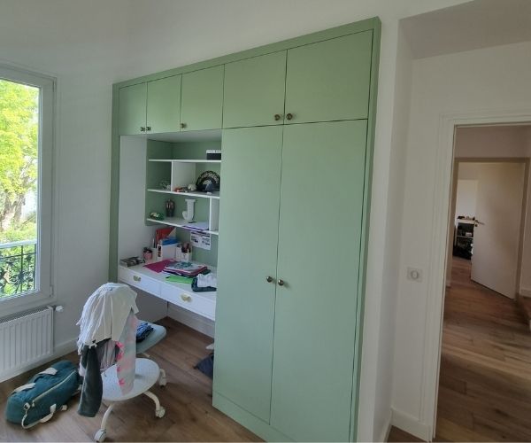 Chambre enfant rénovée avec rangements sur mesure à Chatou