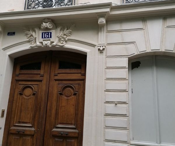 Entrée d’immeuble haussmannien après ravalement avenue de Malakoff