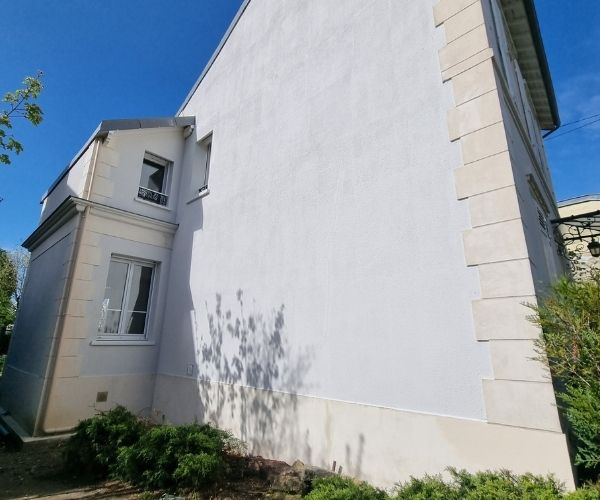Façade latérale rénovée d’une maison à Chatou