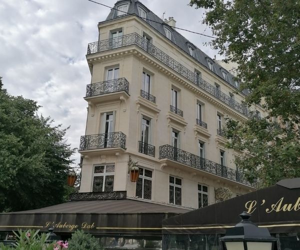Ravalement de façade d’un immeuble haussmannien avenue de Malakoff à Paris 16