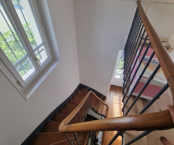 Cage d’escalier rénovée dans une maison à Chatou