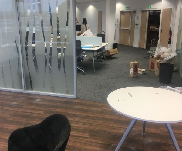 Salle de réunion rénovée dans des bureaux tertiaires NEC